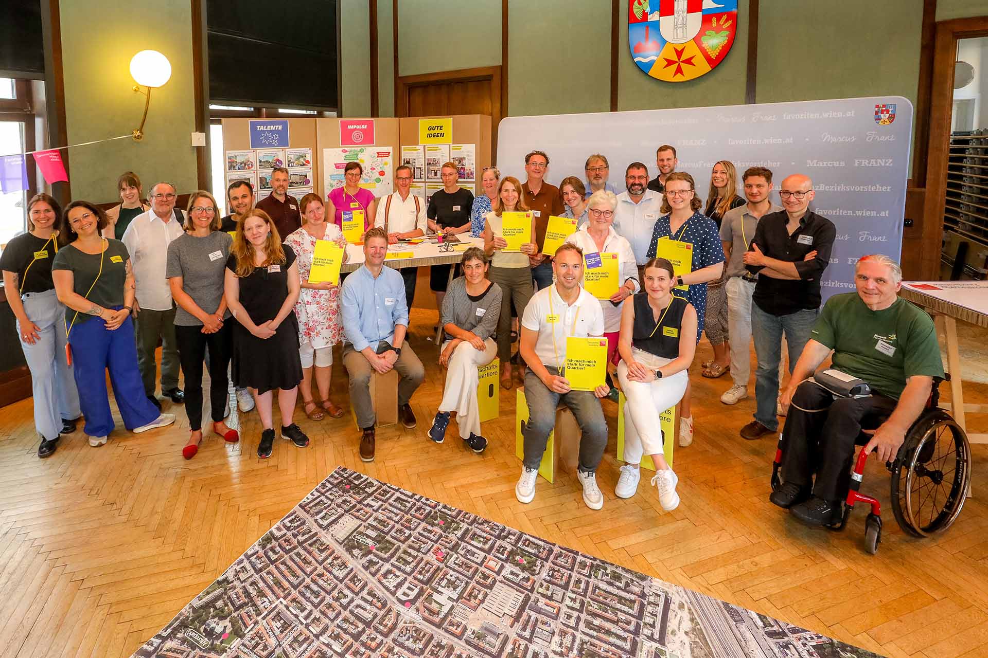 Gruppenfoto mit den Teilnehmern der Quartierswerkstatt in Favoriten